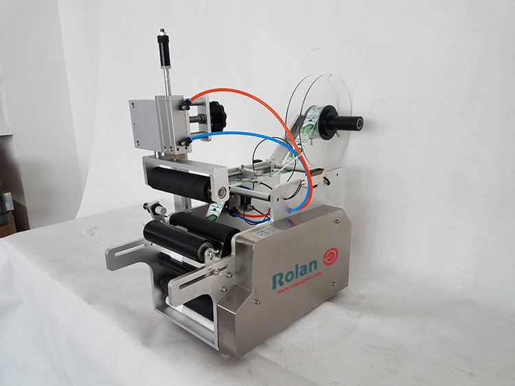 Semi Automatic Labeling Machine for Flat Square Bottles Rolan ⚙