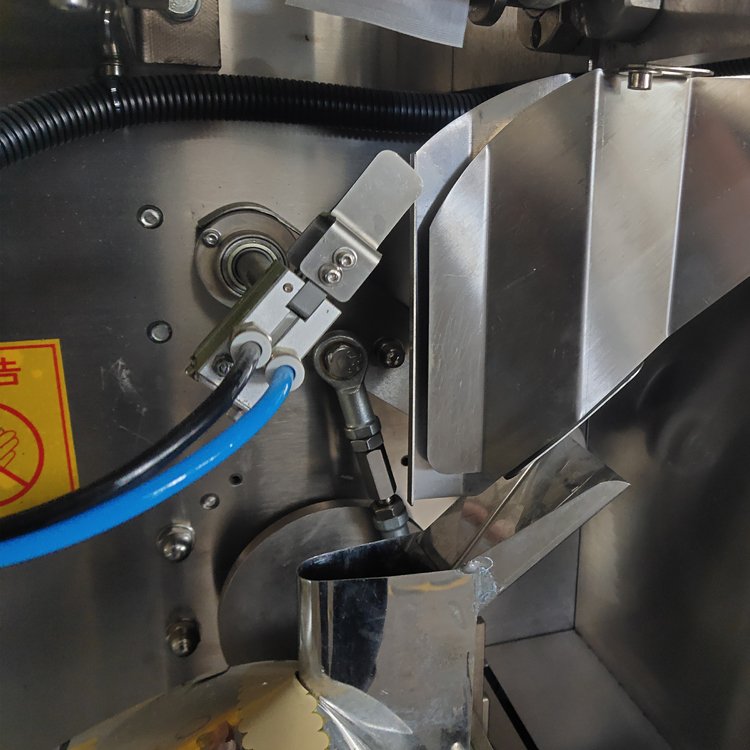 آلة تعبئة أكياس الشاي من الجيل الجديد مع مغلف خارجي رولان ⚙